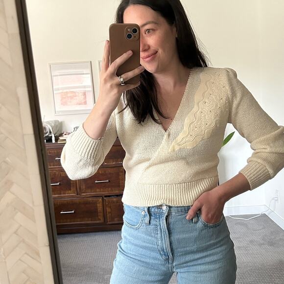 Vtg 80s Elegant Pearl Embellished Cream V Neck Sweater Grandmacore Chic, S/M - Picture 2 of 2